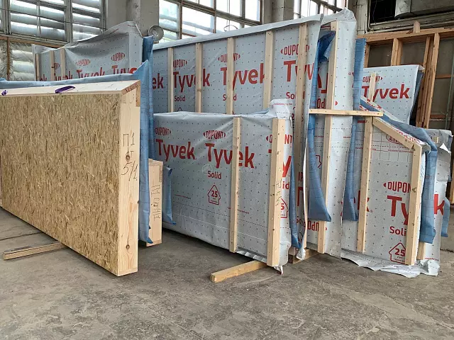 Подготовленные стеновые элементы PREFAB-домов на производстве ПРЕФАБ ДОМ